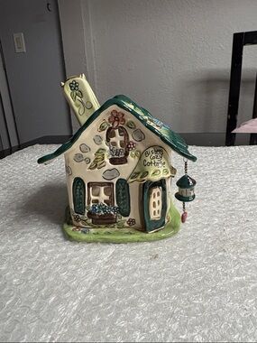 Sisters Cozy Cottage Ceramic Candle Holder - Cream and Green